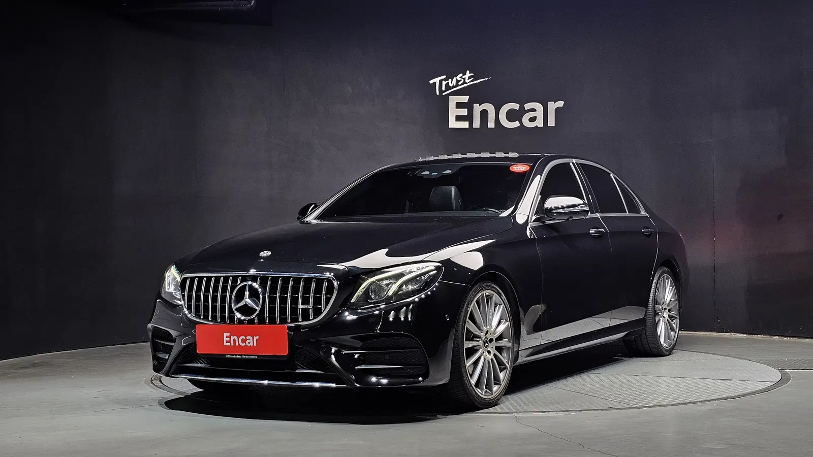 Mercedes-Benz Classe E AMG Line · E300 4MATIC (W213) 2018 — photo 1 sur 30