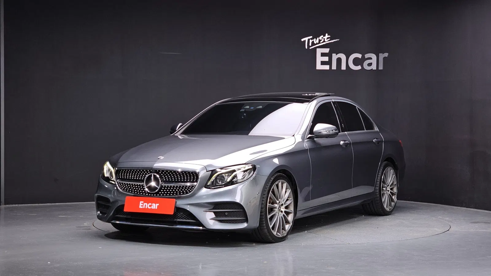 Mercedes-Benz Classe E AMG Line · E300 4MATIC (W213) 2017 — photo 1 sur 20