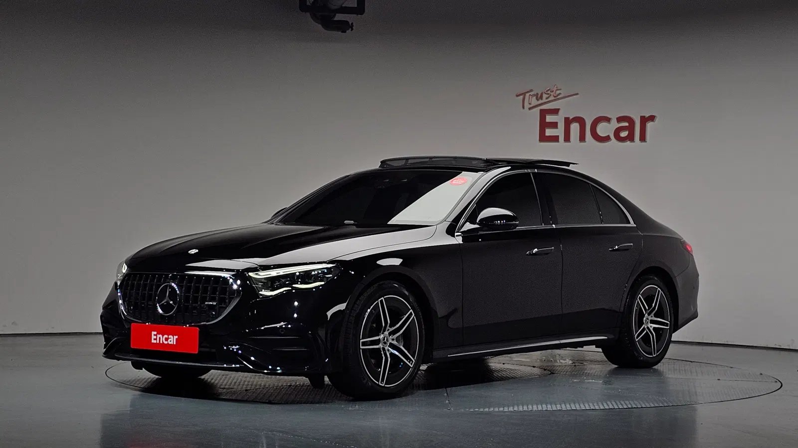 Mercedes-Benz Classe E AMG Line · E300 4MATIC (W214) 2025 — photo 1 sur 39