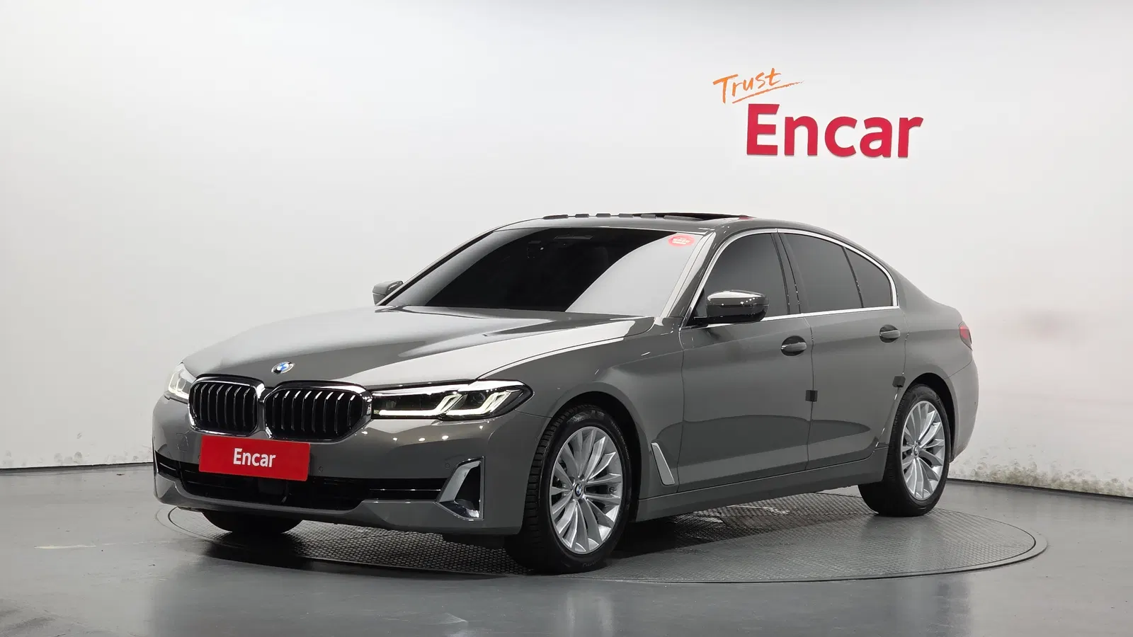 BMW Série 5 (G30) 520i Luxury 2022 — photo 1 sur 36