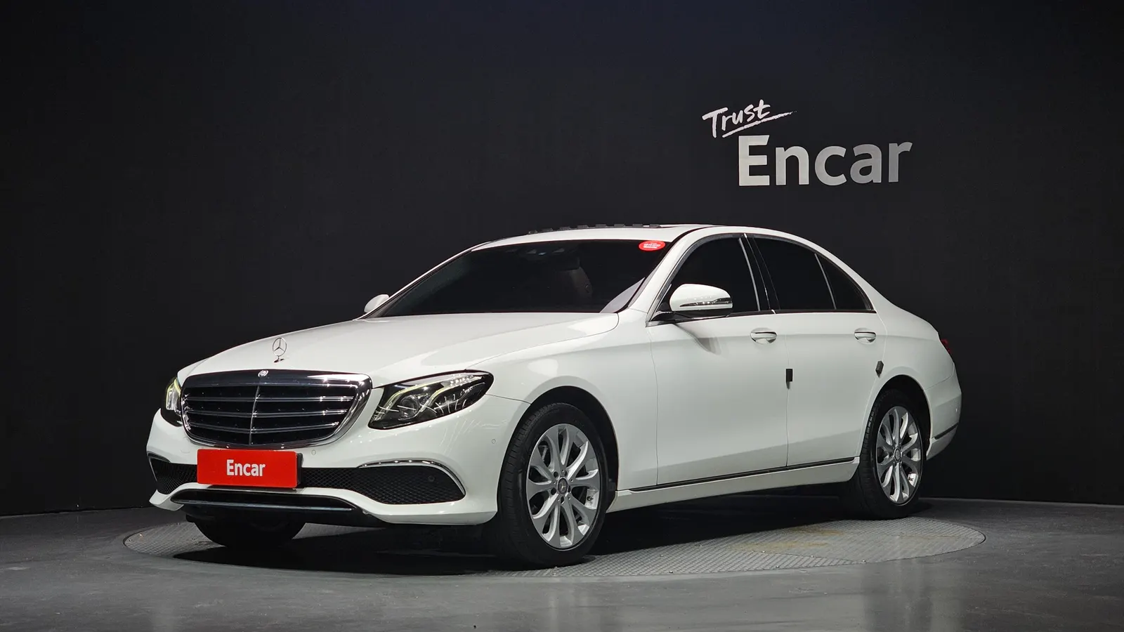 Mercedes-Benz Classe E E220d 4MATIC Exclusive (W213) 2017 — photo 1 sur 8