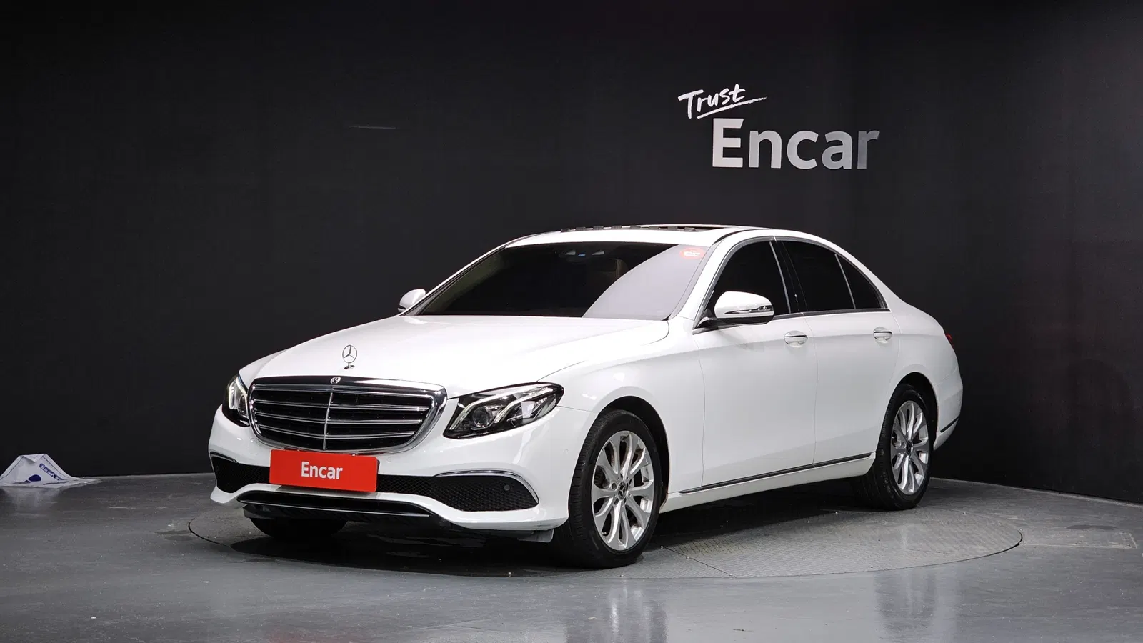 Mercedes-Benz Classe E E220d 4MATIC Exclusive (W213) 2017 — photo 1 sur 8