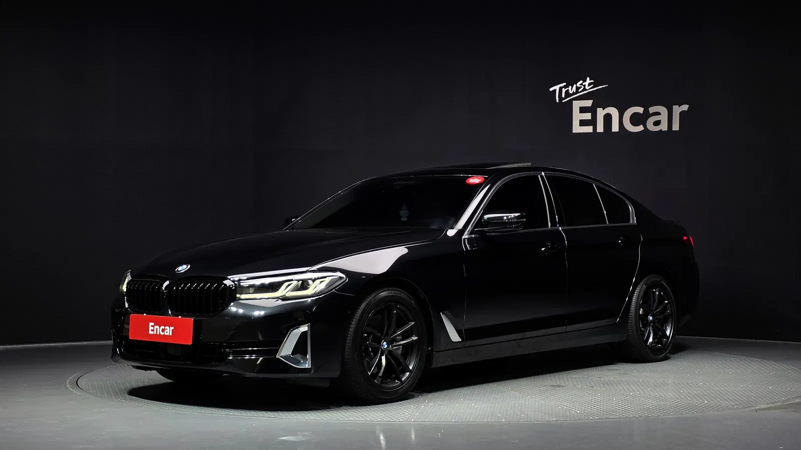 BMW Série 5 (G30) 520i Luxury 2021 — photo 1 sur 37