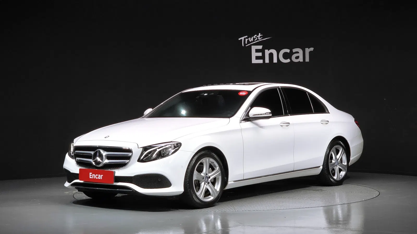 Mercedes-Benz Classe E E200 Avantgarde (W213) 2017 — photo 1 sur 26