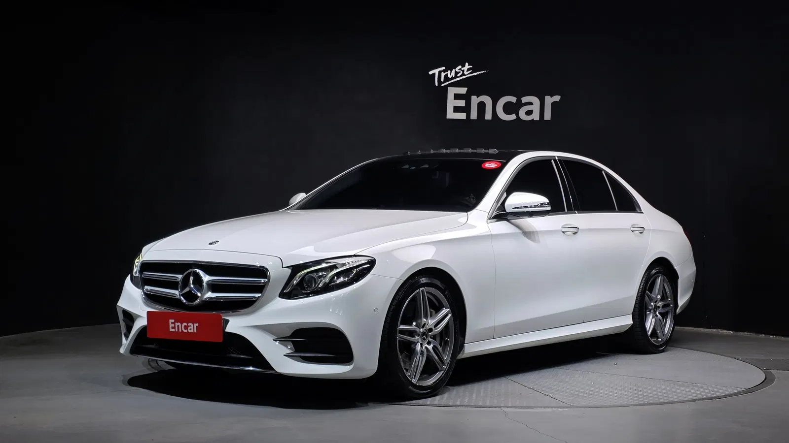 Mercedes-Benz Classe E AMG Line · E300 (W213) 2019 — photo 1 sur 38
