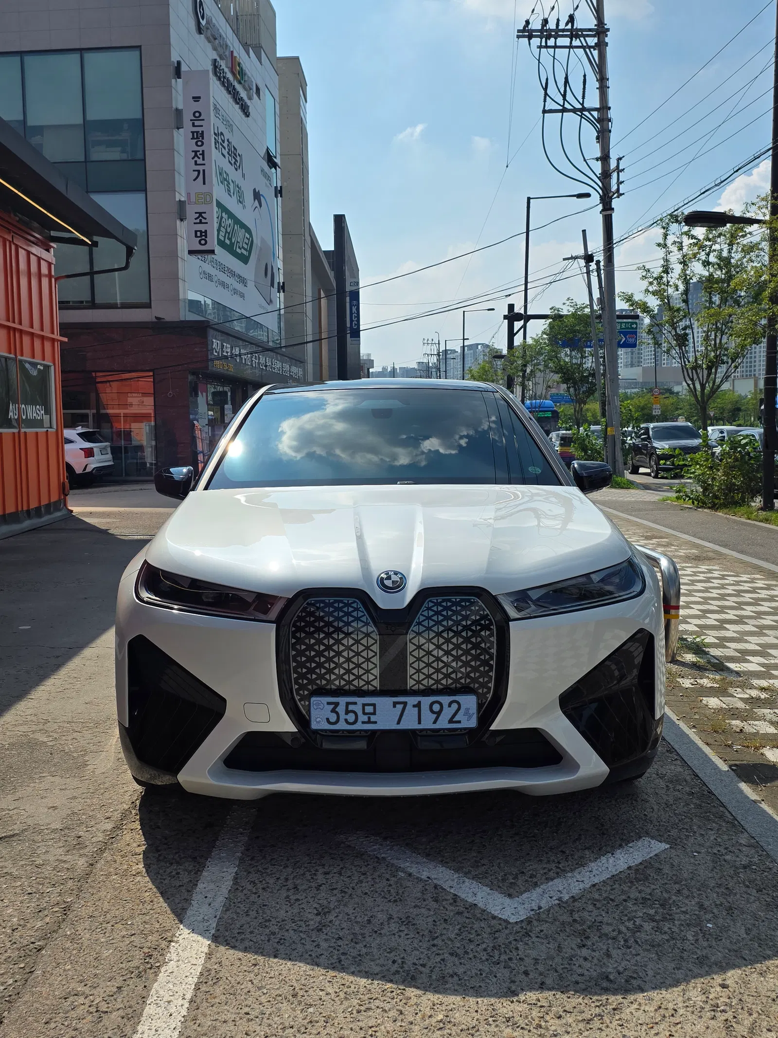 BMW iX xDrive50 Sport Plus 2024 — photo 1 sur 26
