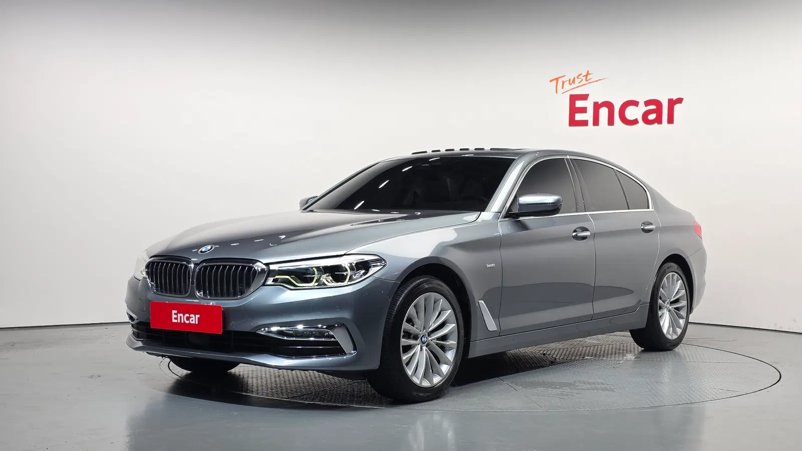 BMW Série 5 (G30) 530i xDrive Luxury Plus 2018 — photo 1 sur 20