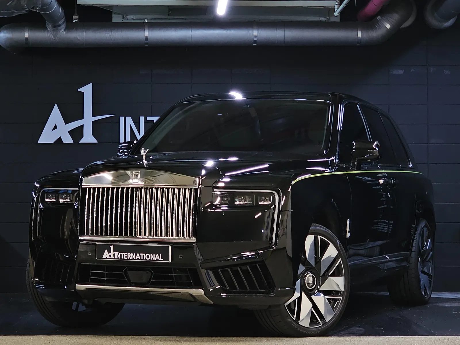 Rolls-Royce Cullinan 6.7 V12 2025 — photo 1 sur 26