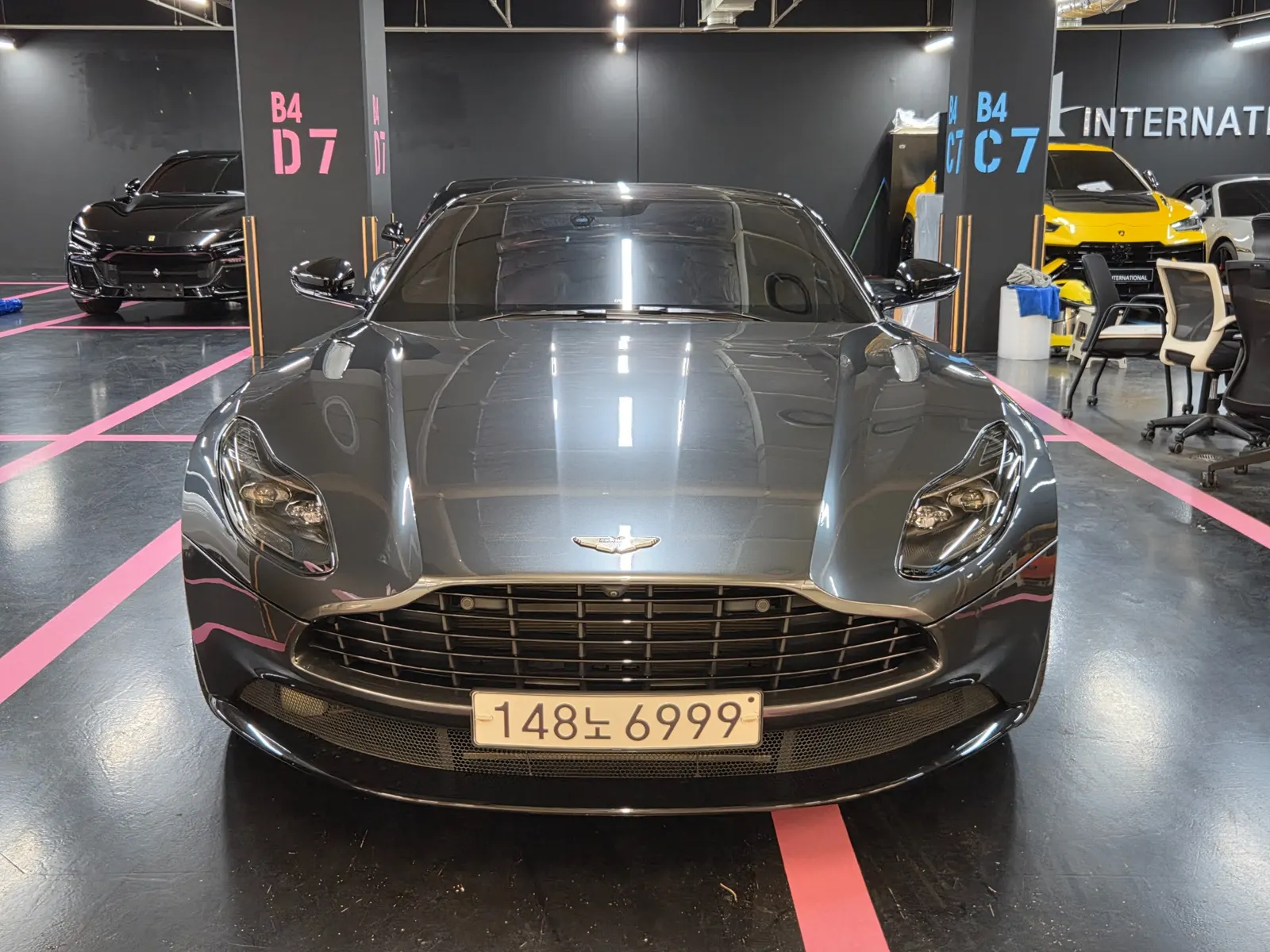 Aston Martin DB11 4.0 V8 Coupé 2019 — photo 1 sur 24