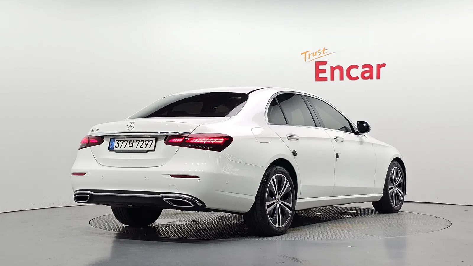 Mercedes-Benz Classe E E250 Avantgarde (W213) 2021 — photo 1 sur 36