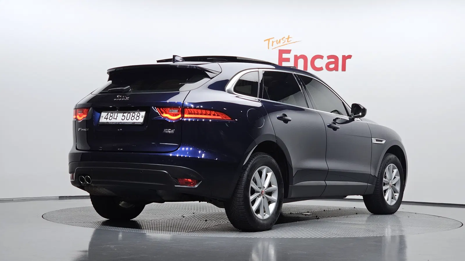 Jaguar F-PACE 20d Portfolio 2018 — photo 1 sur 35