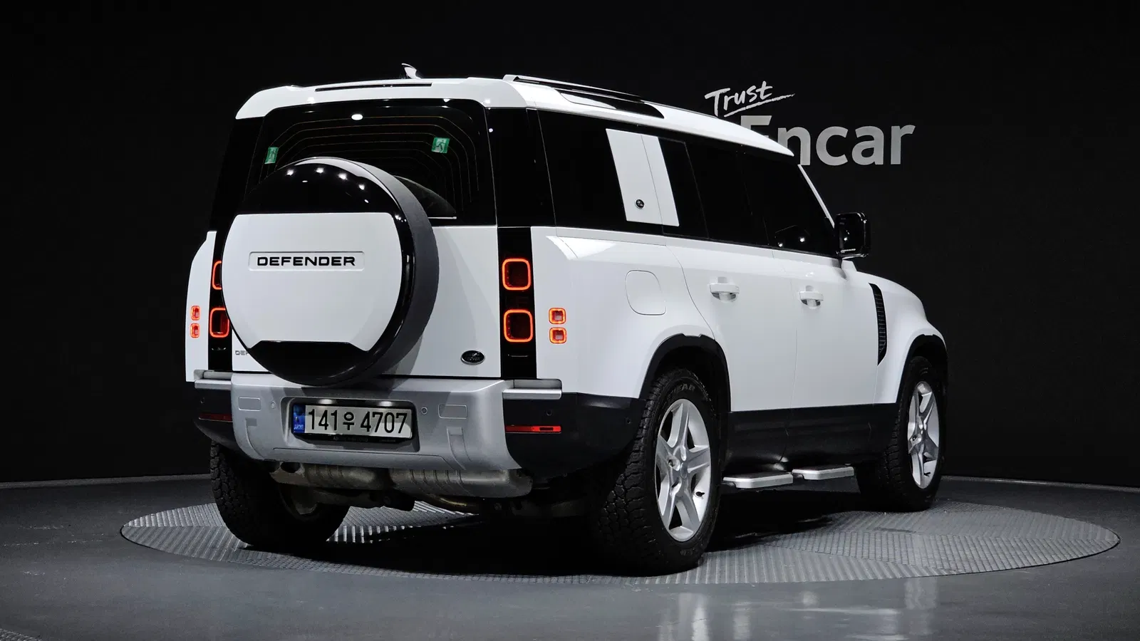 Land Rover Defender (L663) 110 D250 SE 2022 — photo 1 sur 31