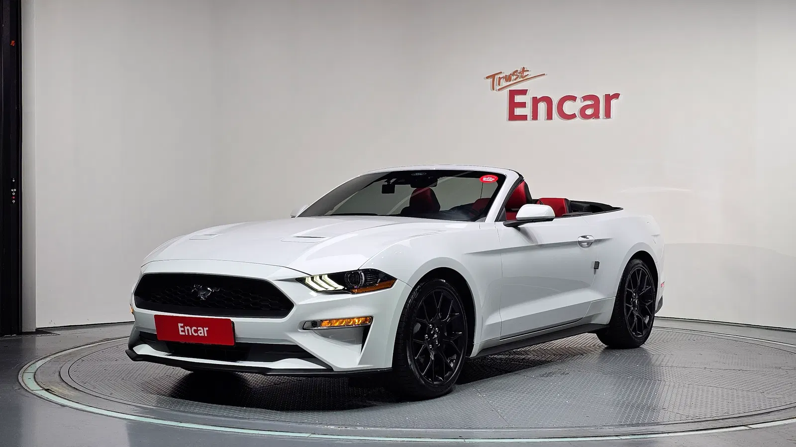 Ford Mustang Convertible 2022 — photo 1 sur 33