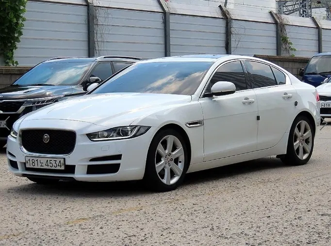 Jaguar XE 20d Portfolio 2019 — photo 1 sur 26