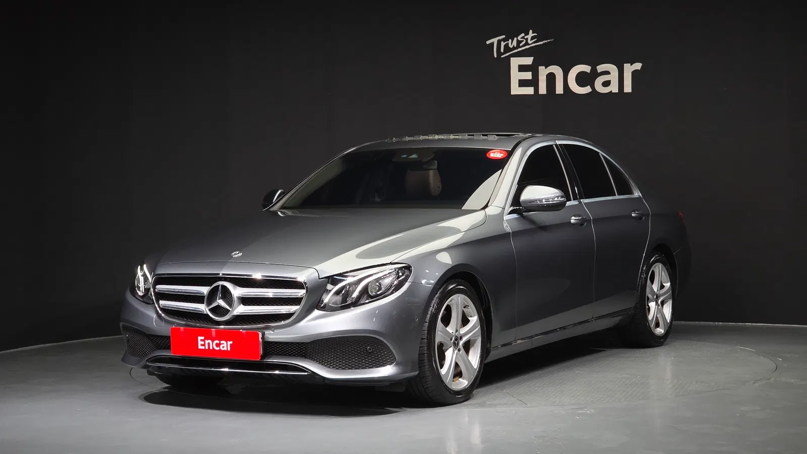 Mercedes-Benz Classe E E200 Avantgarde (W213) 2018 — photo 1 sur 34