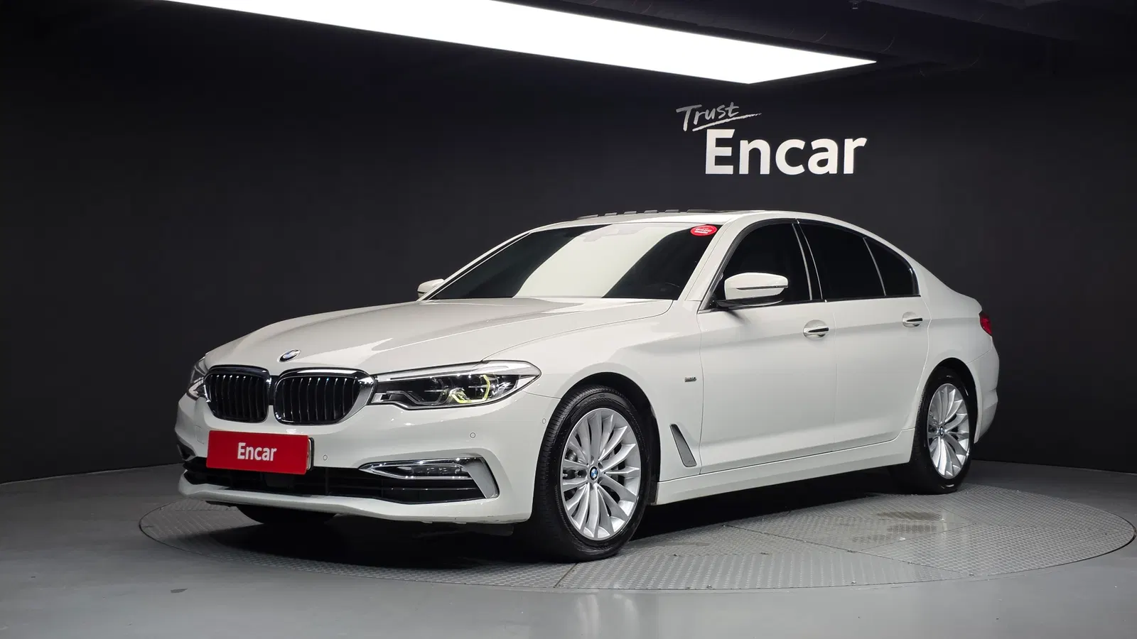 BMW Série 5 (G30) 530i xDrive Luxury Plus 2018 — photo 1 sur 40