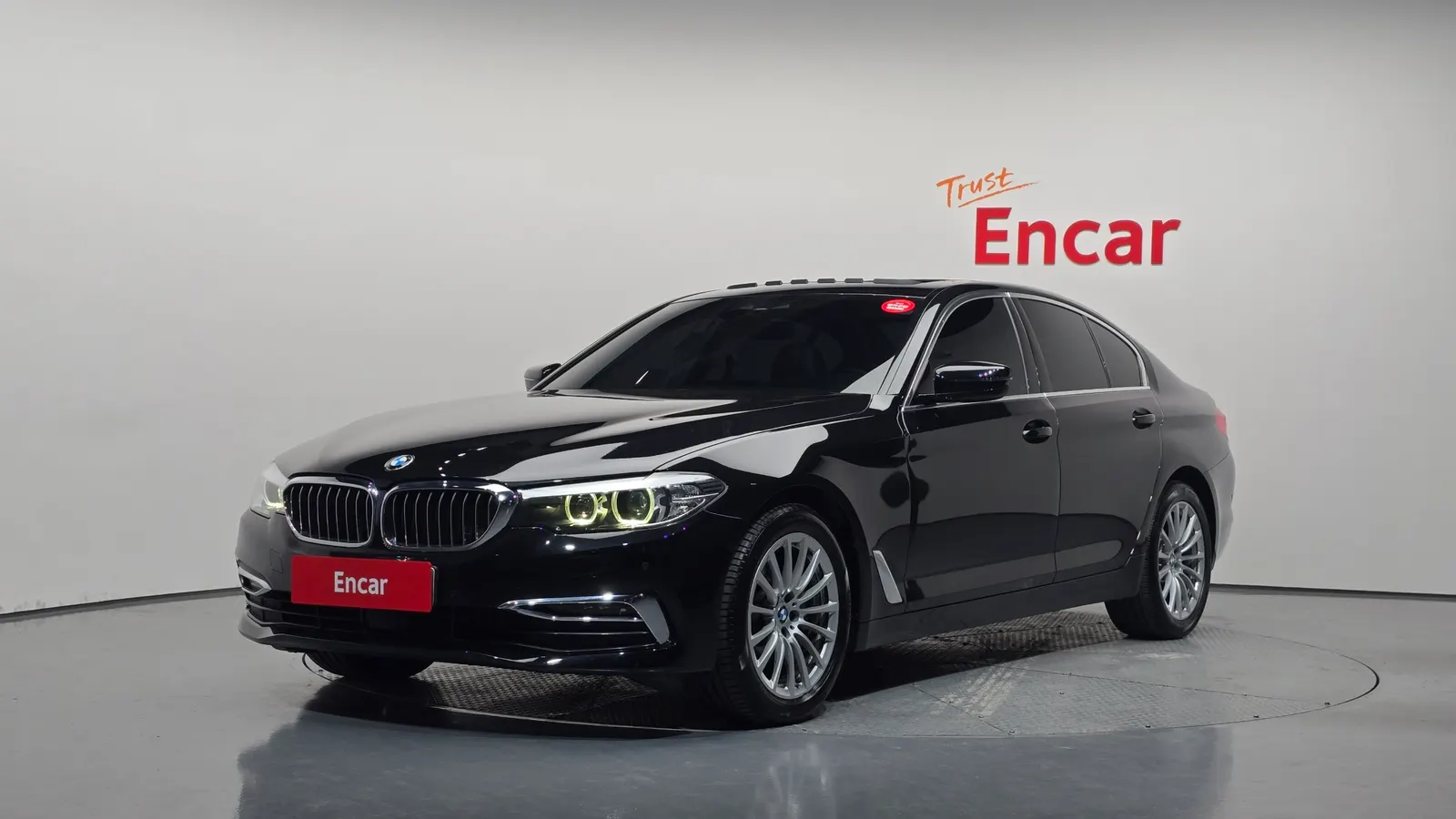 BMW Série 5 (G30) 520i Luxury 2019 — photo 1 sur 31