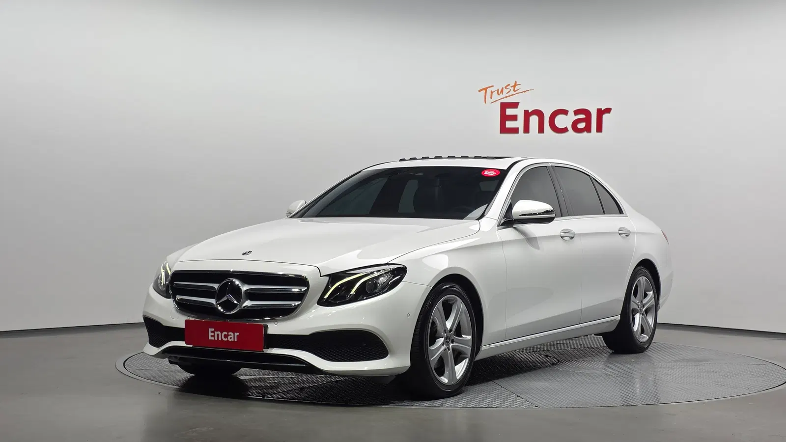 Mercedes-Benz Classe E E200 Avantgarde (W213) 2018 — photo 1 sur 20