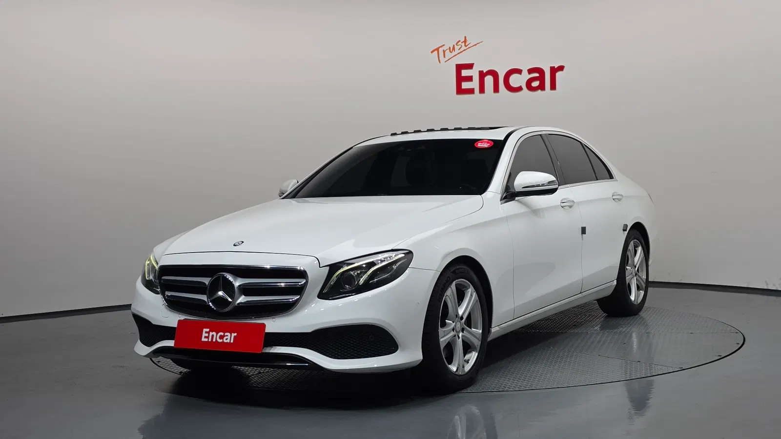 Mercedes-Benz Classe E E220d Avantgarde (W213) 2017 — photo 1 sur 20