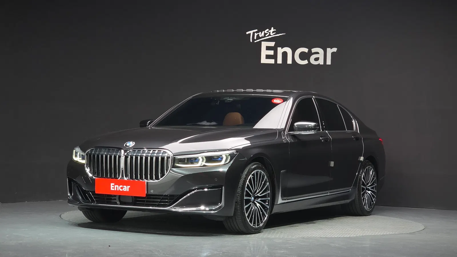 BMW Série 7 (G11) 740i Design Pure Excellence 2020 — photo 1 sur 37