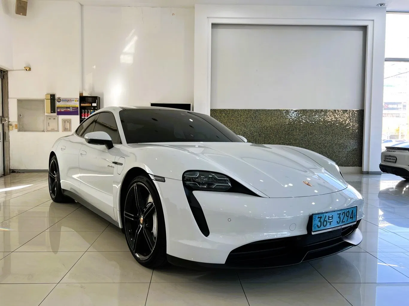 Porsche Taycan 4S 2021 — photo 1 sur 26