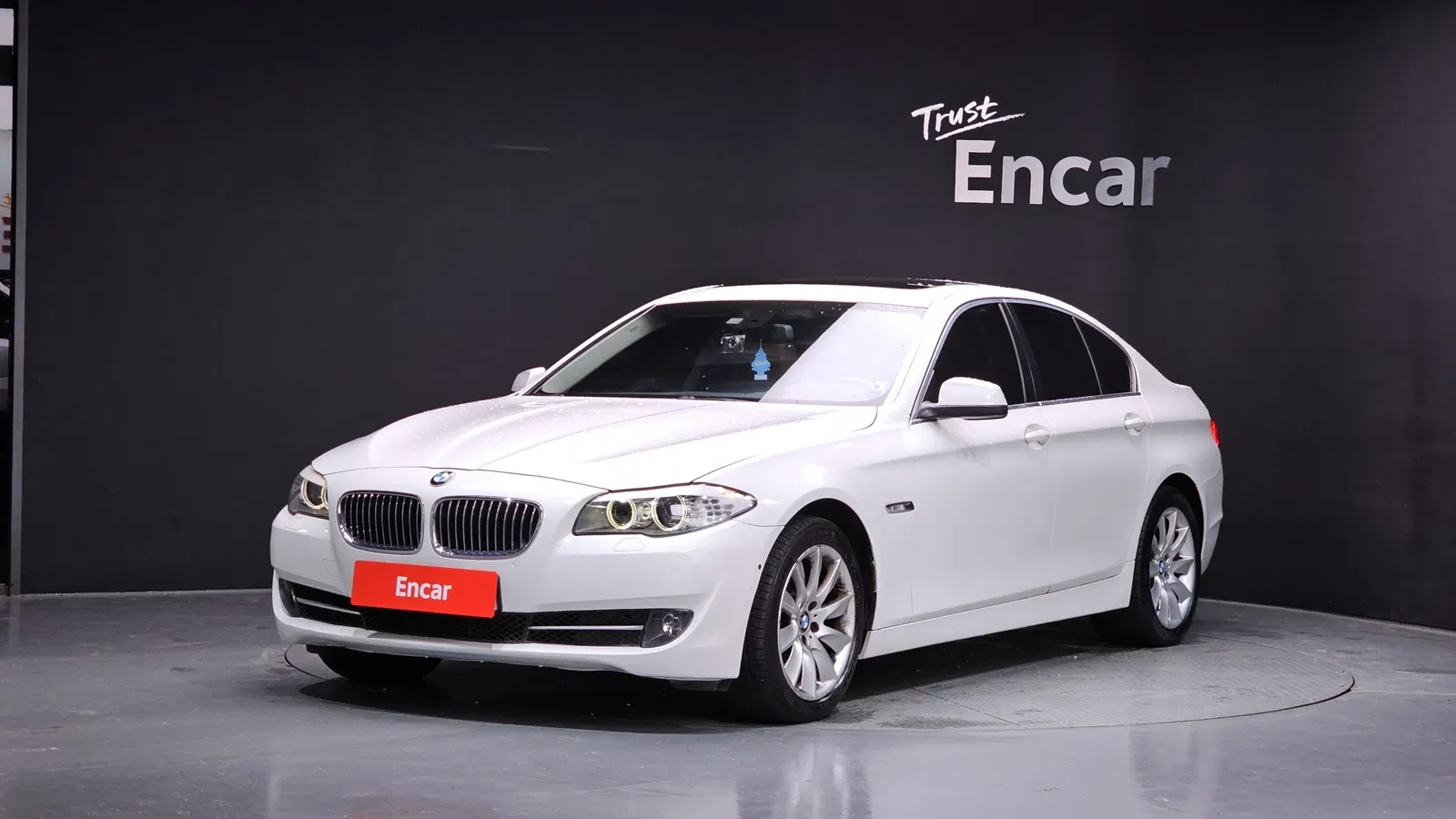 BMW Série 5 (F10) 528i 2013 — photo 1 sur 8