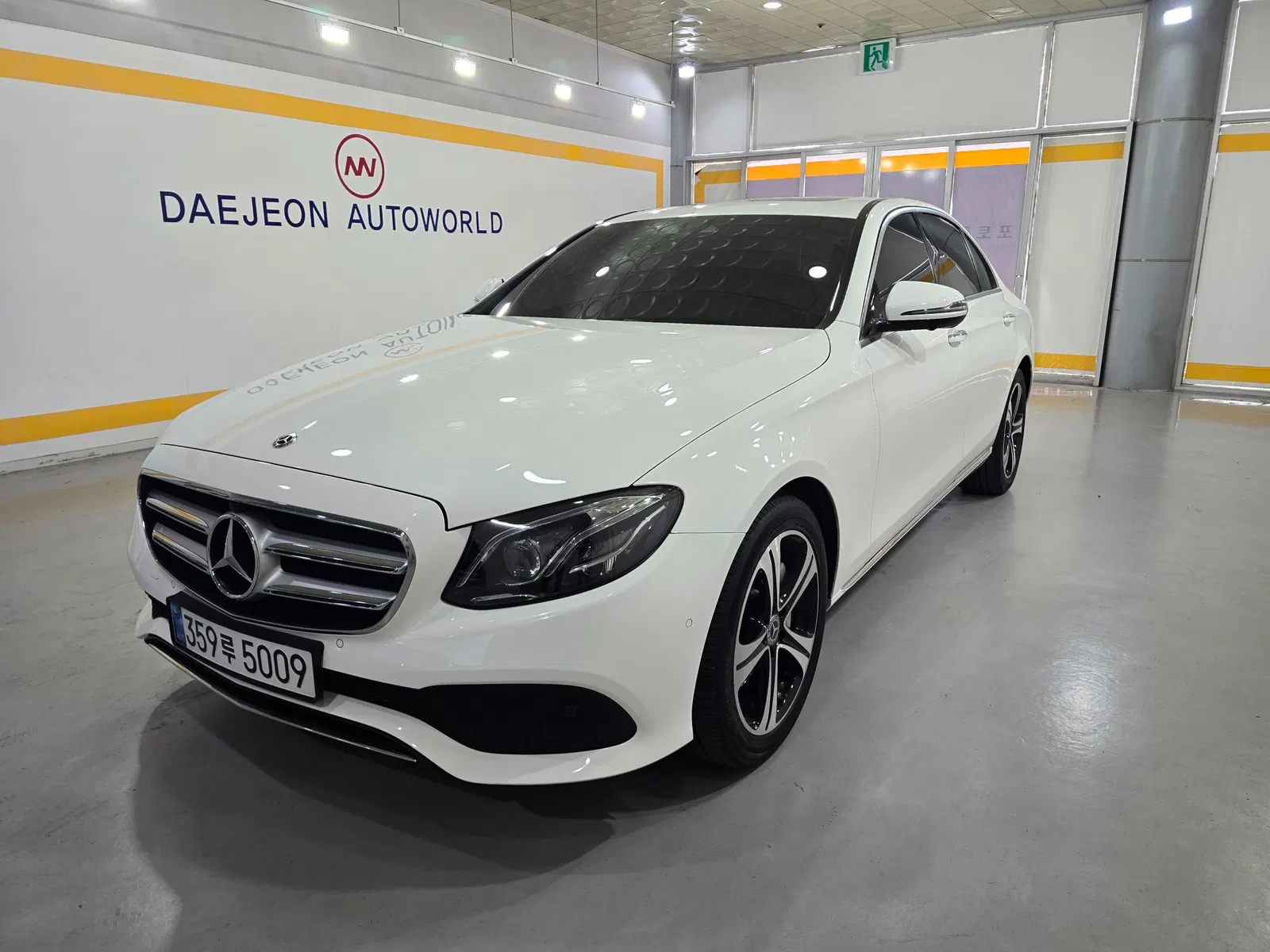 Mercedes-Benz Classe E E300 4MATIC Avantgarde (W213) 2018 — photo 1 sur 26