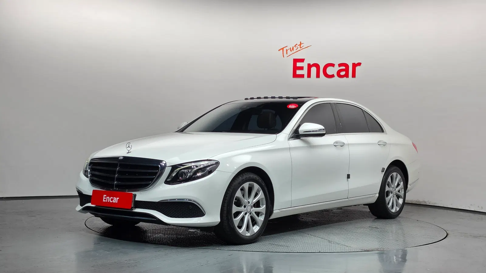 Mercedes-Benz Classe E E220d 4MATIC Exclusive (W213) 2017 — photo 1 sur 20