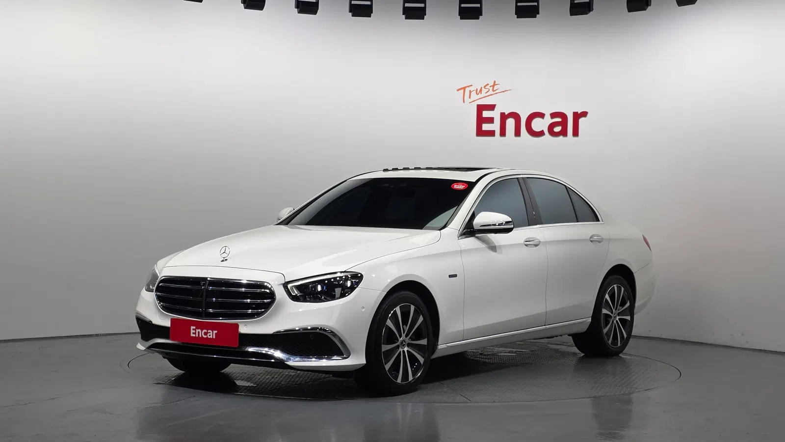 Mercedes-Benz Classe E E300e 4MATIC Exclusive (W213) 2021 — photo 1 sur 35