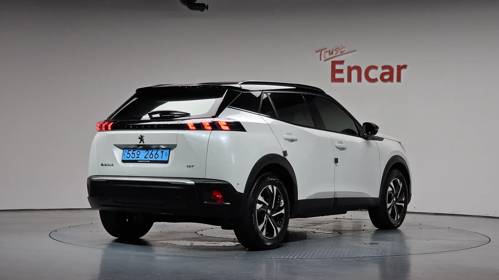 Peugeot e-2008 2e génération EV GT 2023 — photo 1 sur 32