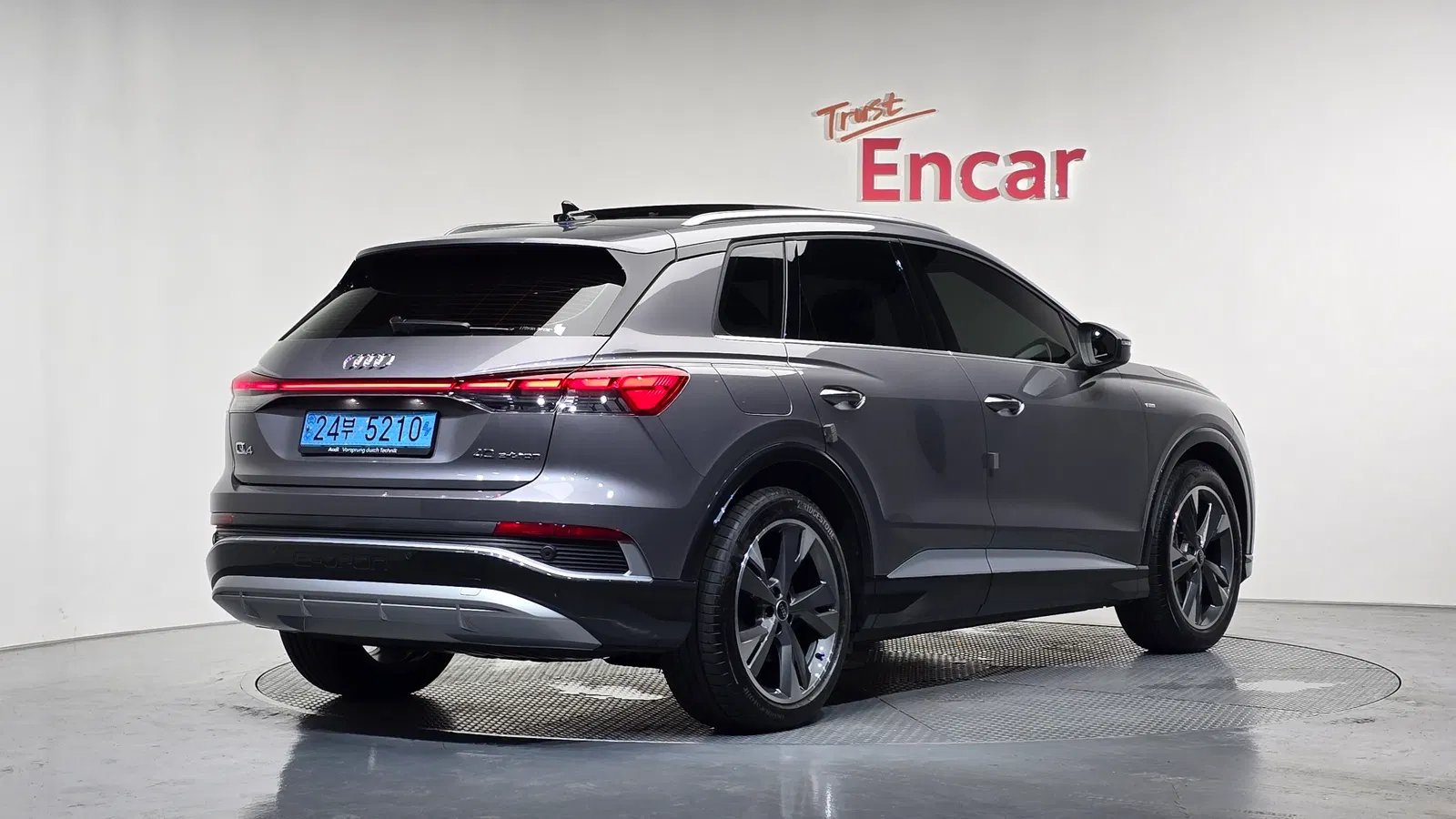 Audi Q4 e-tron (F4) 40 Premium 2022 — photo 1 sur 40