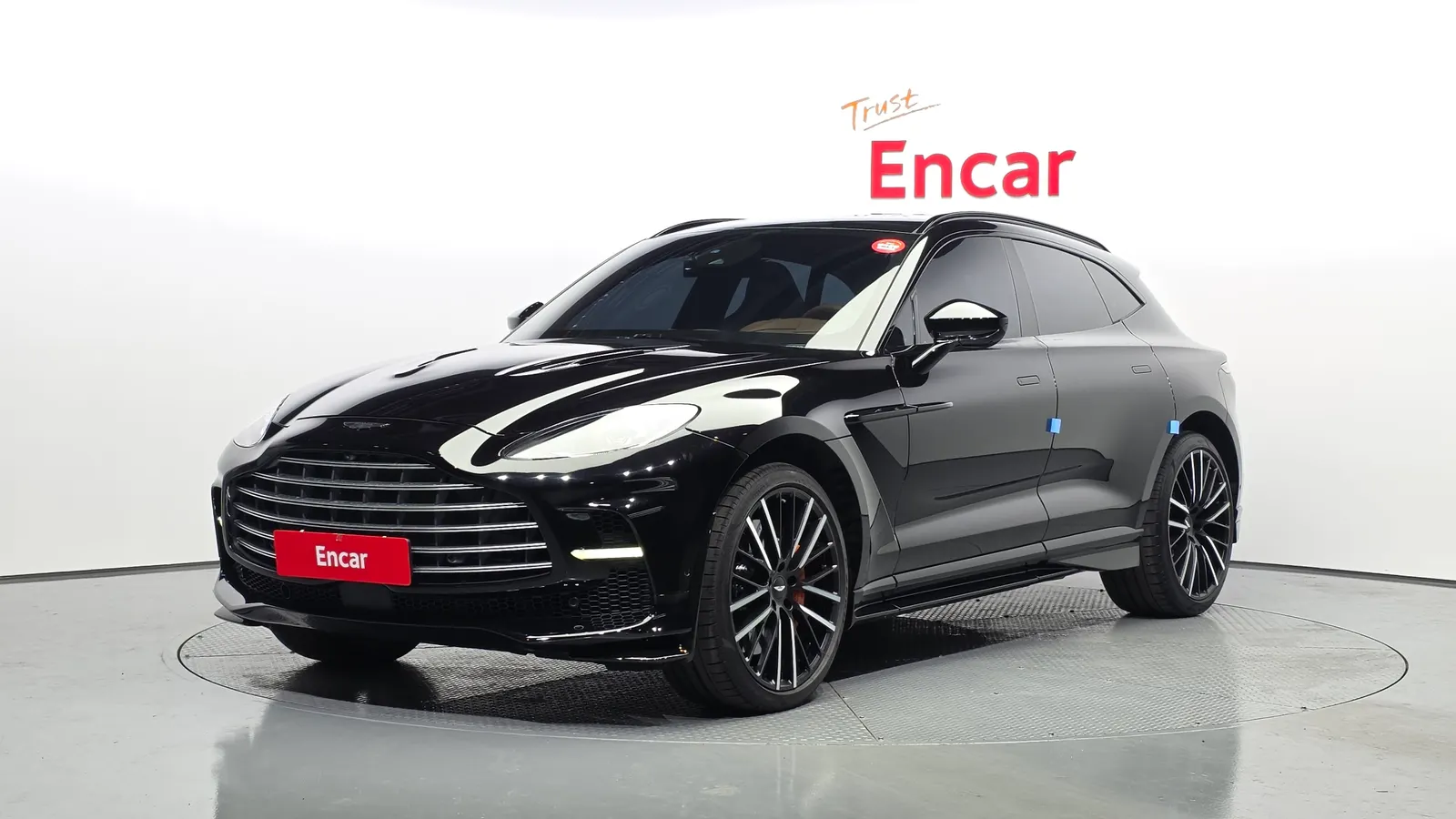 Aston Martin DBX 4.0 V8 707 2023 — photo 1 sur 30