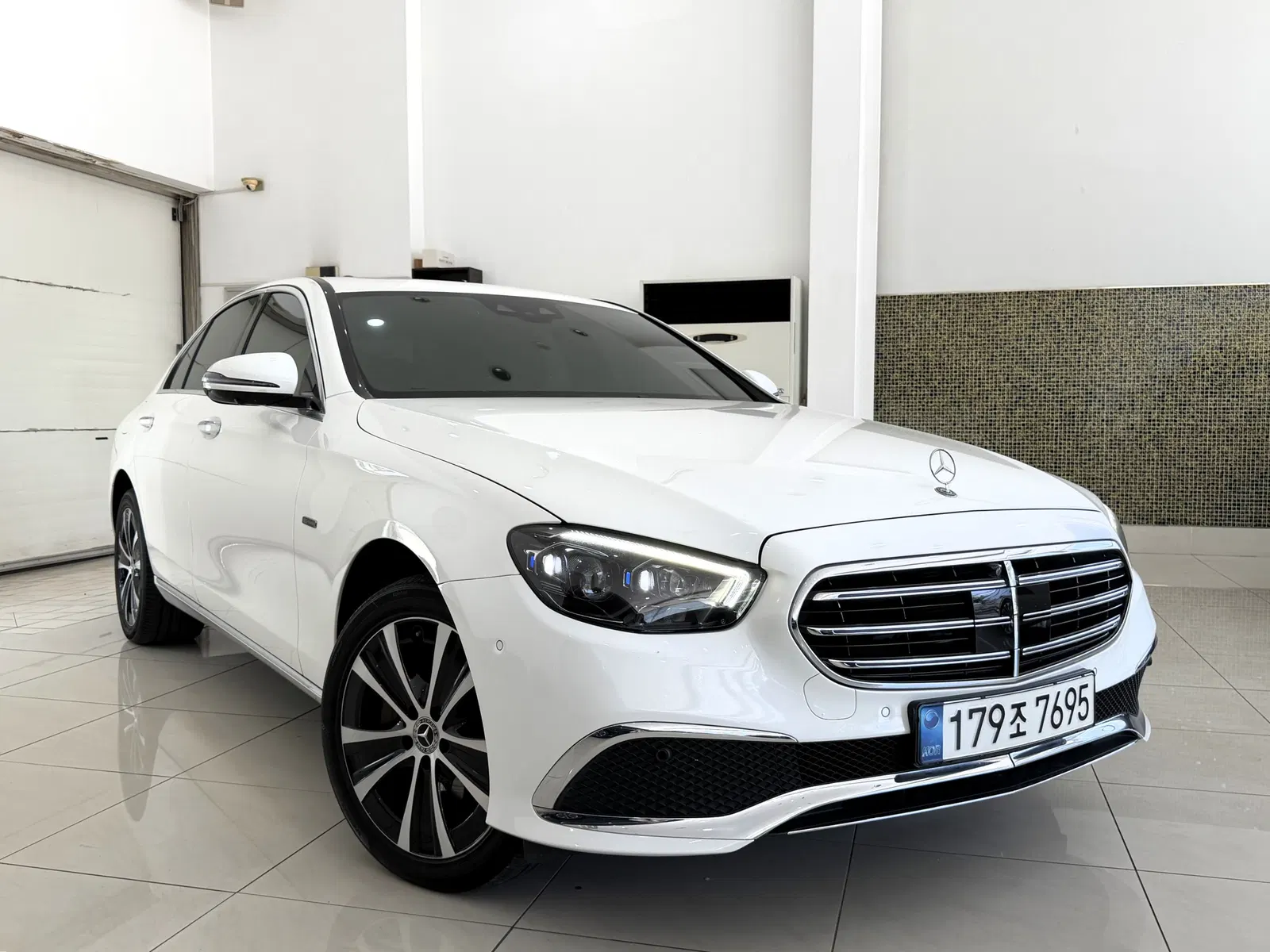 Mercedes-Benz Classe E E300e 4MATIC Exclusive (W213) 2021 — photo 1 sur 8