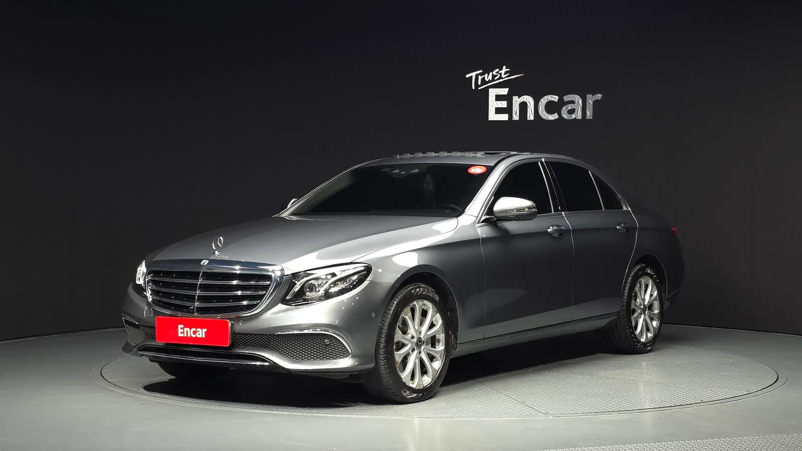 Mercedes-Benz Classe E E300 4MATIC Exclusive (W213) 2019 — photo 1 sur 36