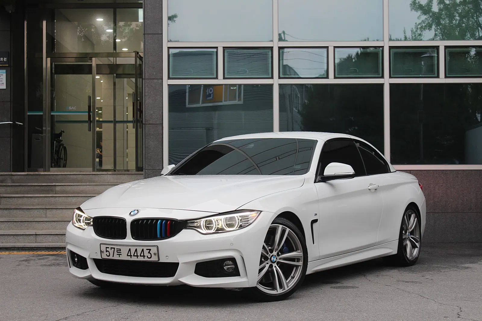BMW Série 4 (F32) 428i M Sport Convertible 2017 — photo 1 sur 26