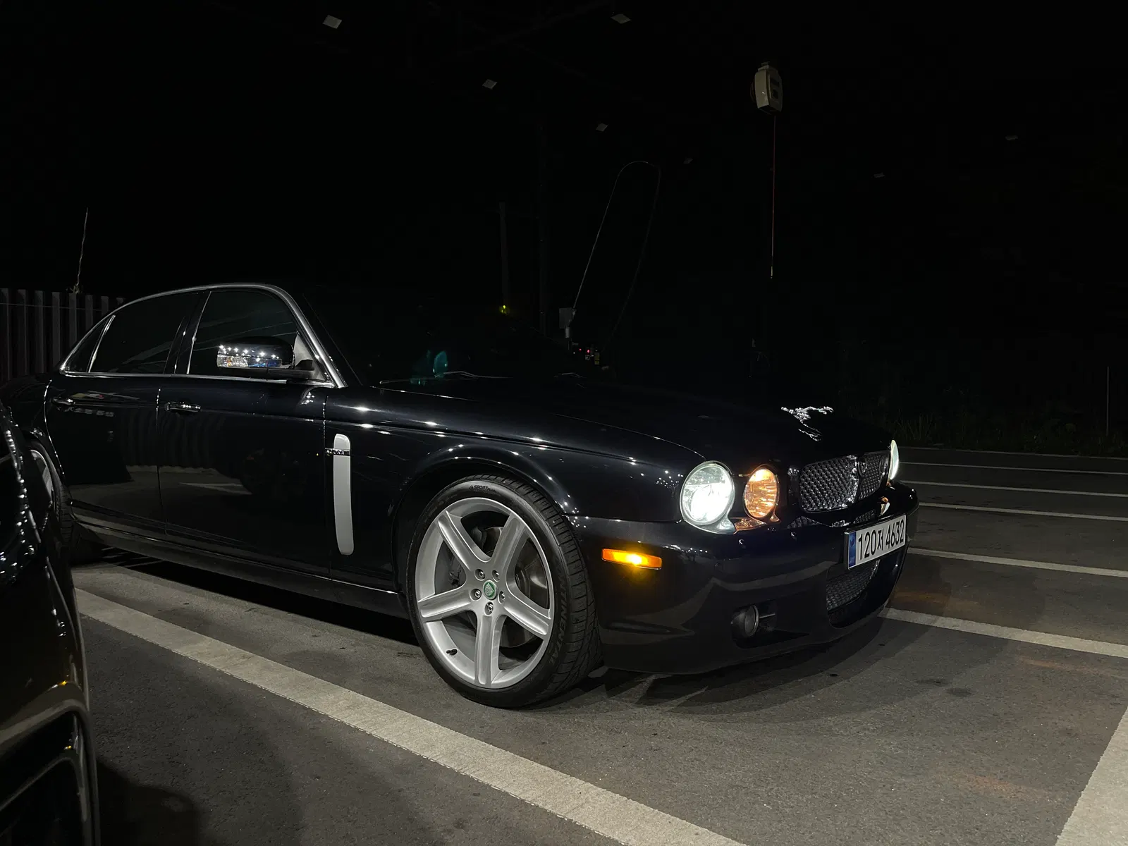 Jaguar New XJ 4.2 V8 2008 — photo 1 sur 8