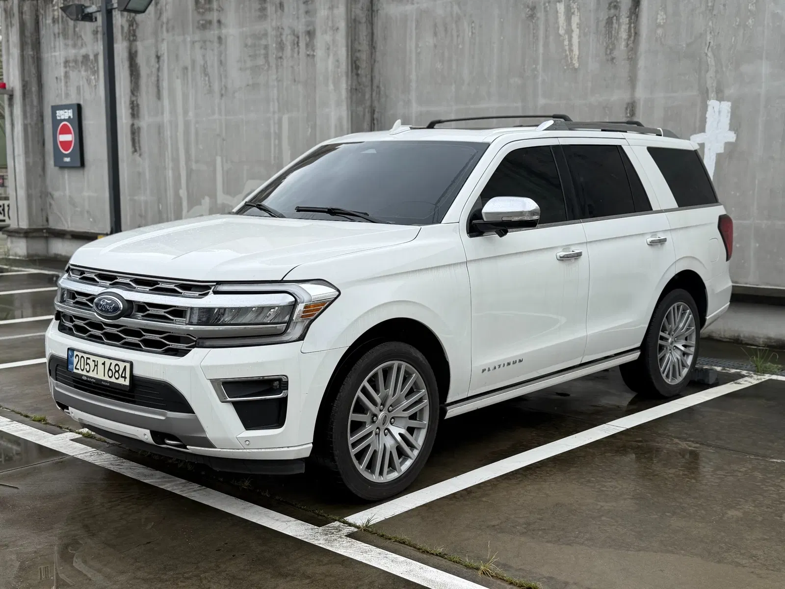 Ford Expedition Platinum 4WD 2023 — photo 1 sur 26