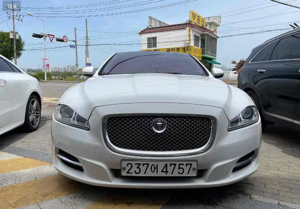 Jaguar All New XJ 2.0 Luxury LWB 2013 — photo 1 sur 11