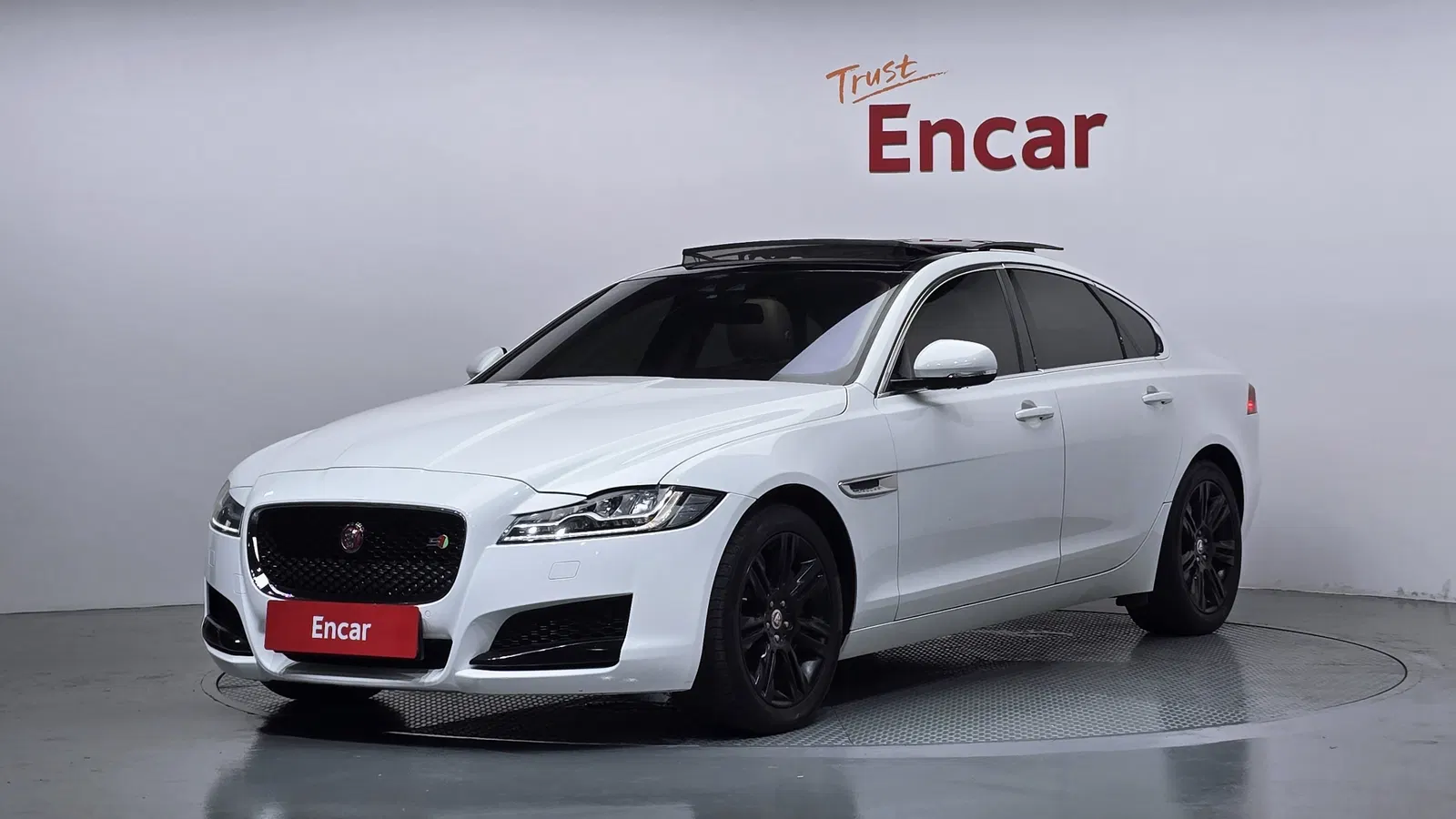 Jaguar XF (X260) 20d Portfolio AWD 2017 — photo 1 sur 20
