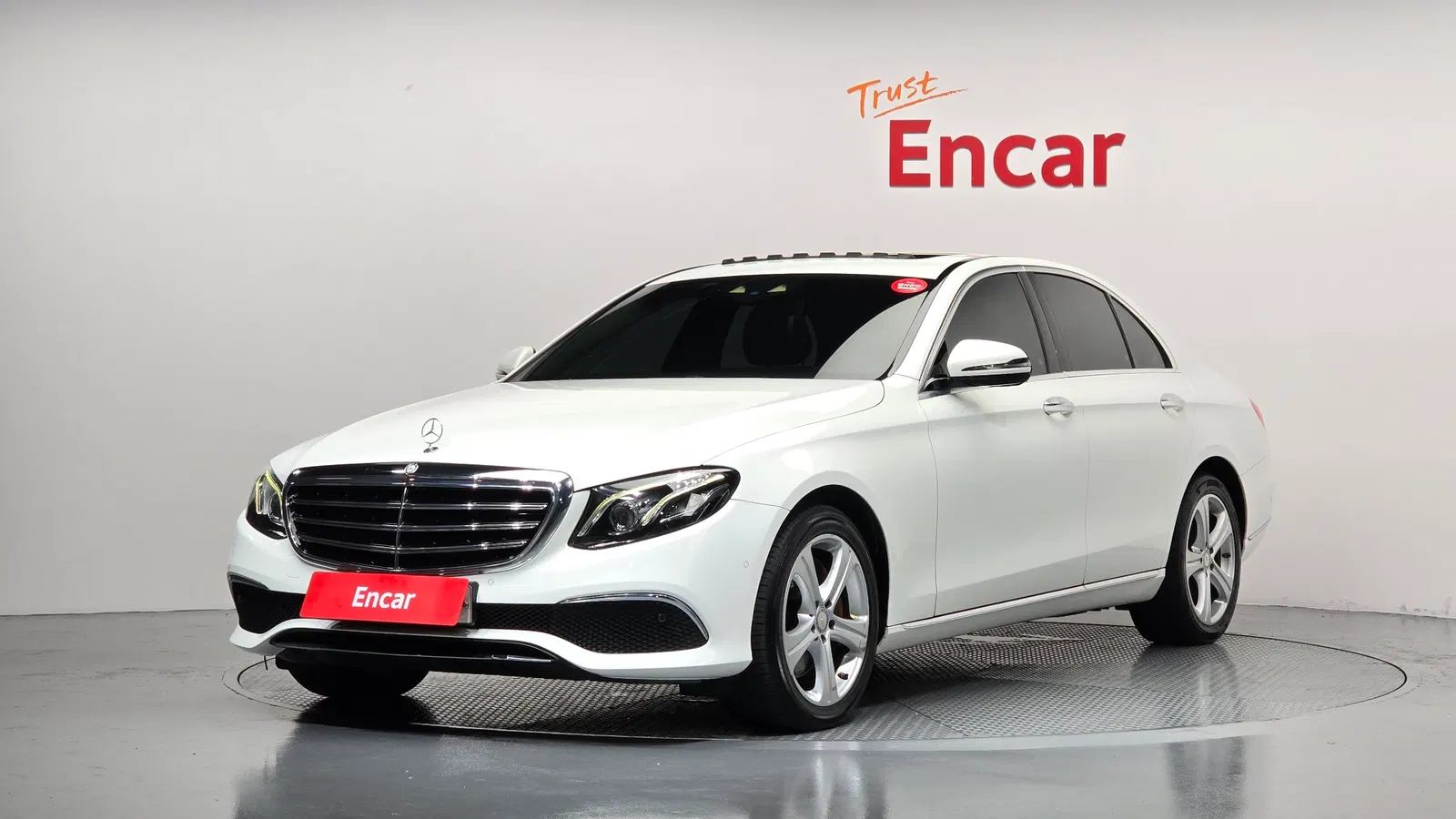 Mercedes-Benz Classe E E220d Exclusive (W213) 2017 — photo 1 sur 26