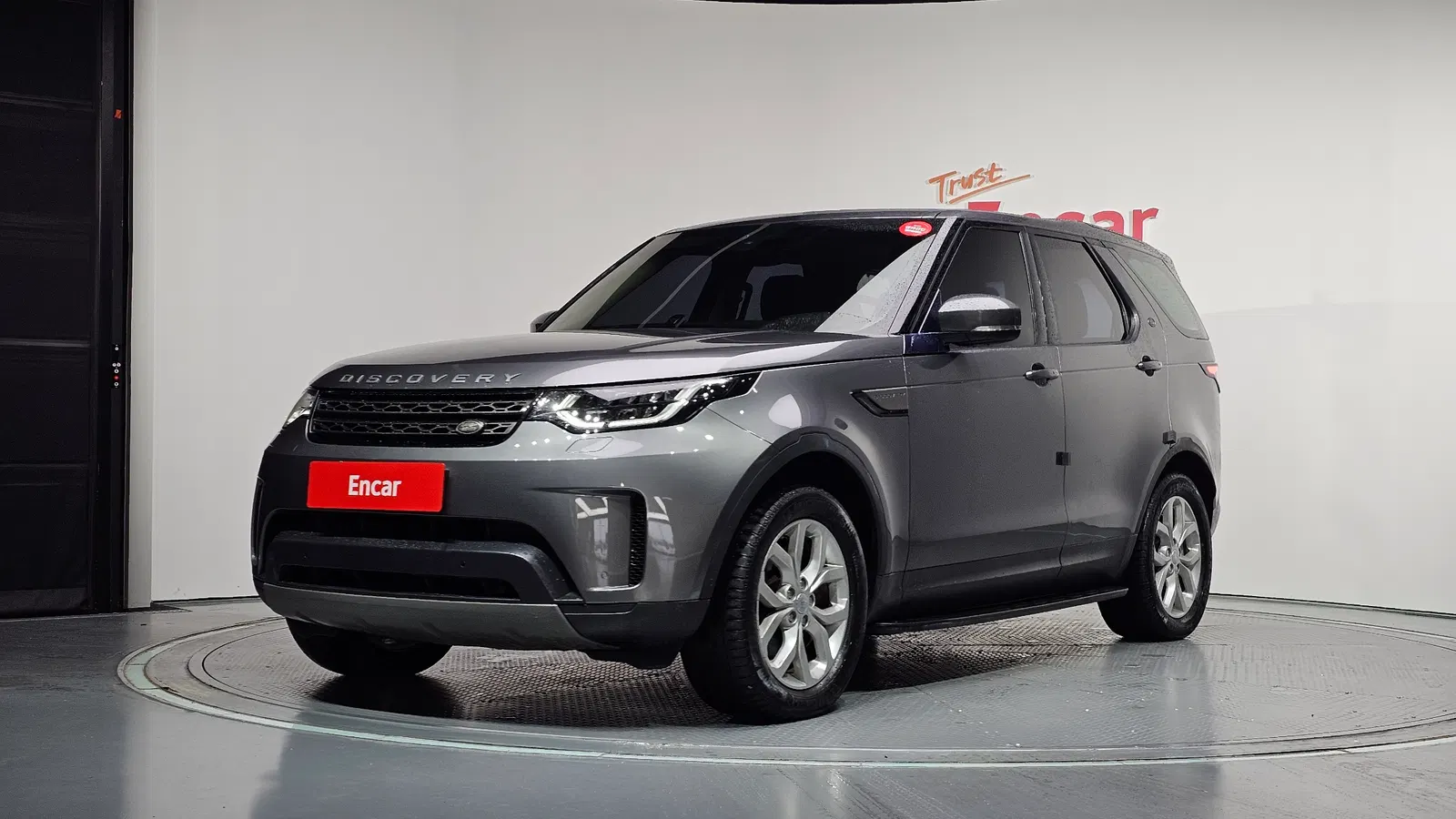 Land Rover Discovery 5 2.0 SD4 SE 2018 — photo 1 sur 20