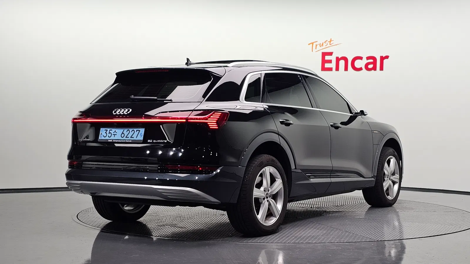 Audi e-tron 50 Quattro 2021 — photo 1 sur 36