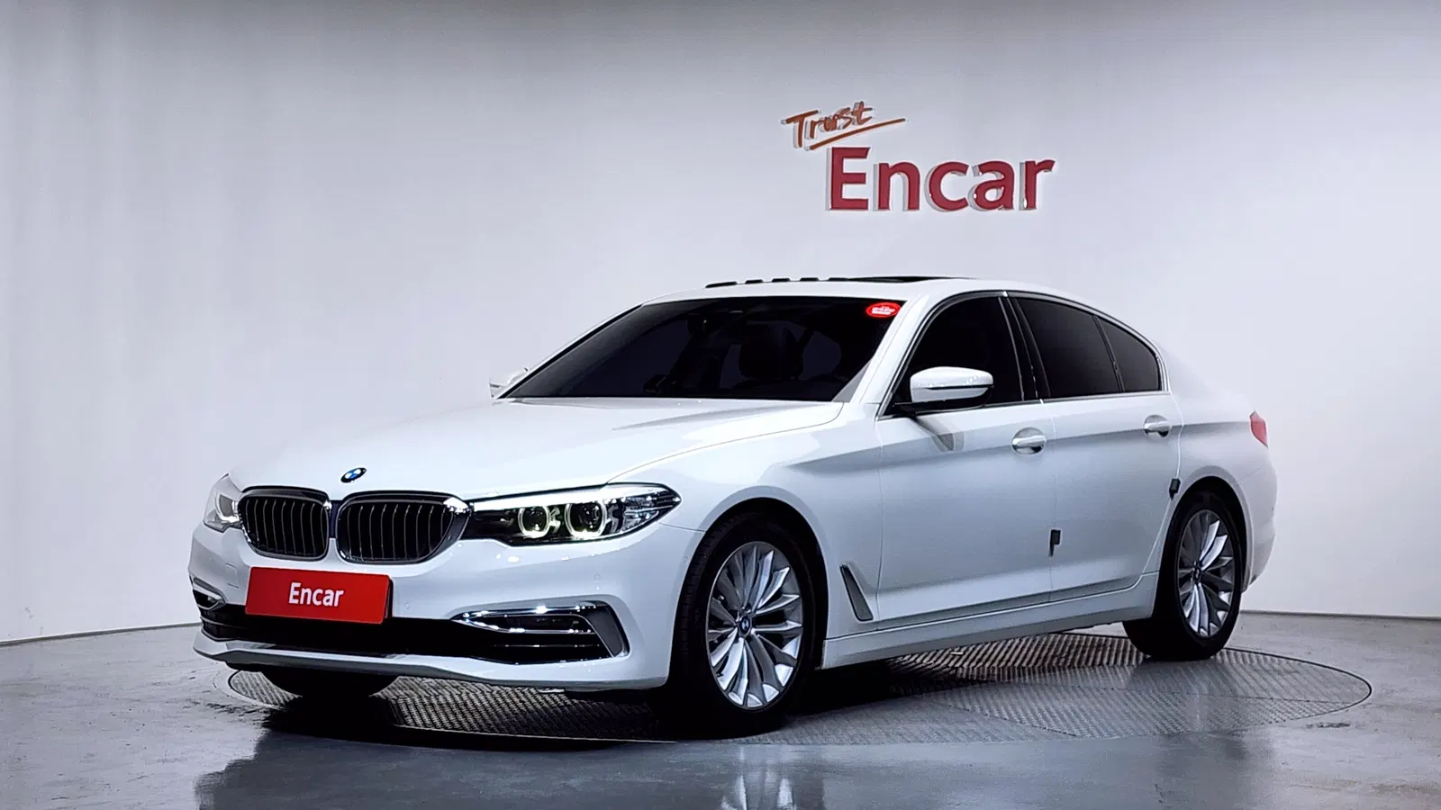 BMW Série 5 (G30) 530i Luxury Plus 2019 — photo 1 sur 34