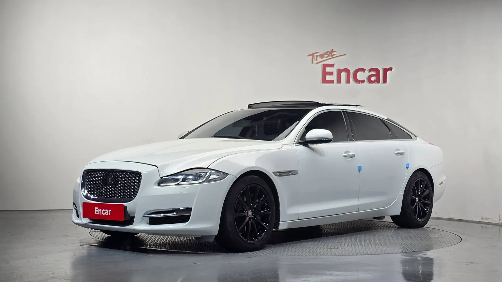 Jaguar All New XJ 3.0D Premium Luxury LWB 2017 — photo 1 sur 20
