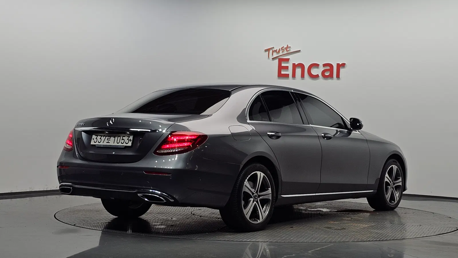 Mercedes-Benz Classe E E220d Avantgarde (W213) 2019 — photo 1 sur 34