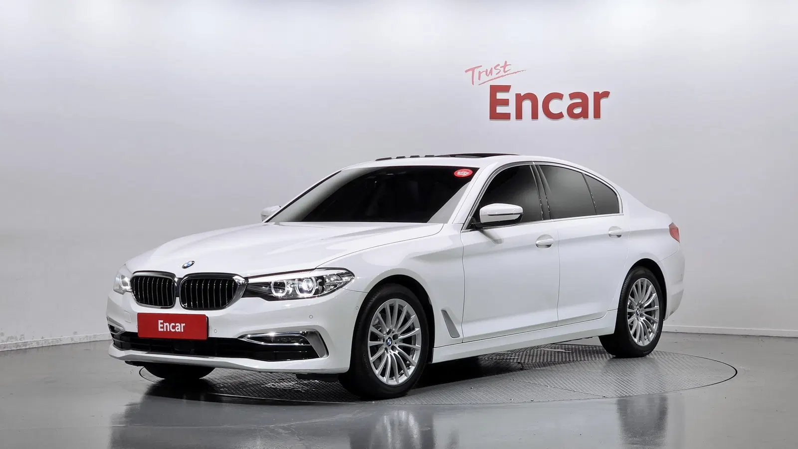 BMW Série 5 (G30) 520i Luxury 2019 — photo 1 sur 8