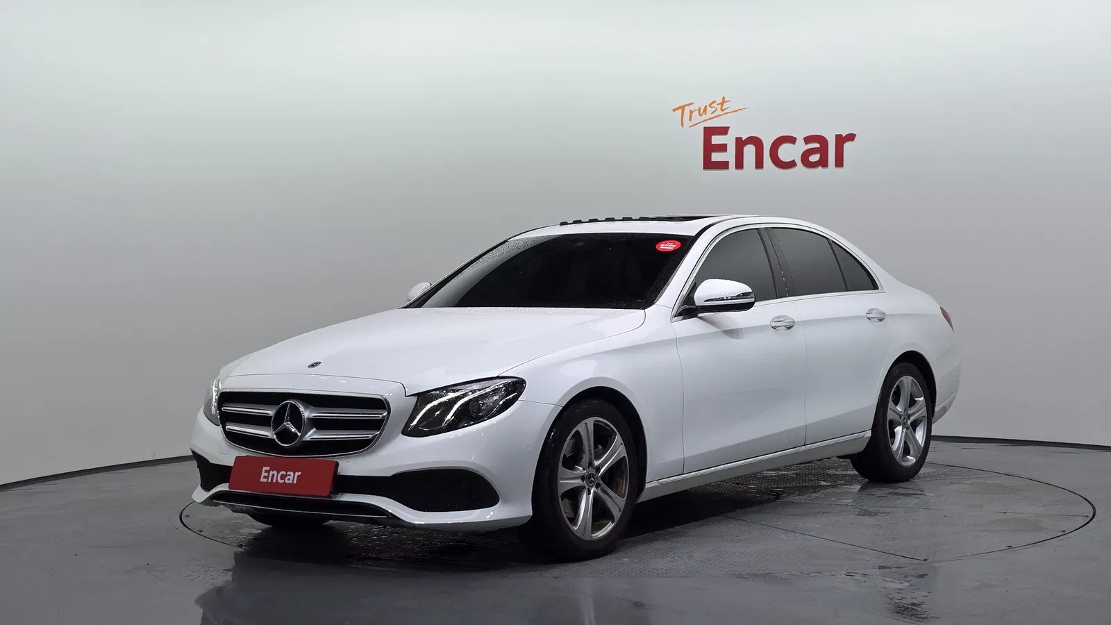 Mercedes-Benz Classe E E200 Avantgarde (W213) 2018 — photo 1 sur 33