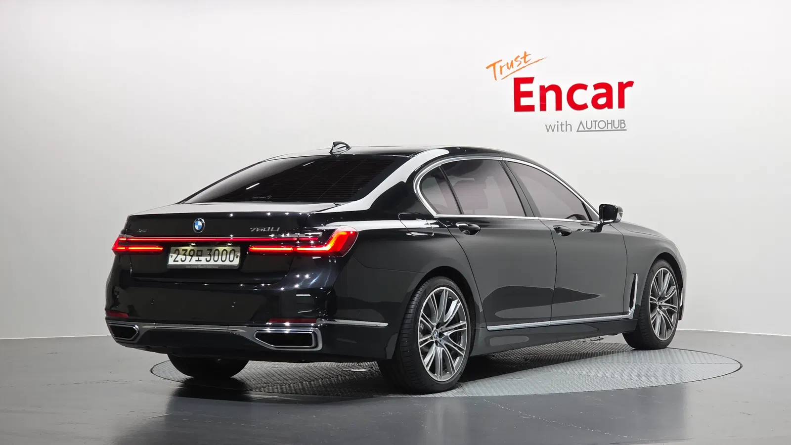 BMW Série 7 (G11) 750Li xDrive Design Pure Excellence 2020 — photo 1 sur 39