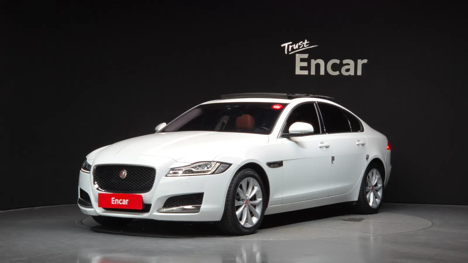 Jaguar XF (X260) 20d Portfolio 2019 — photo 1 sur 34