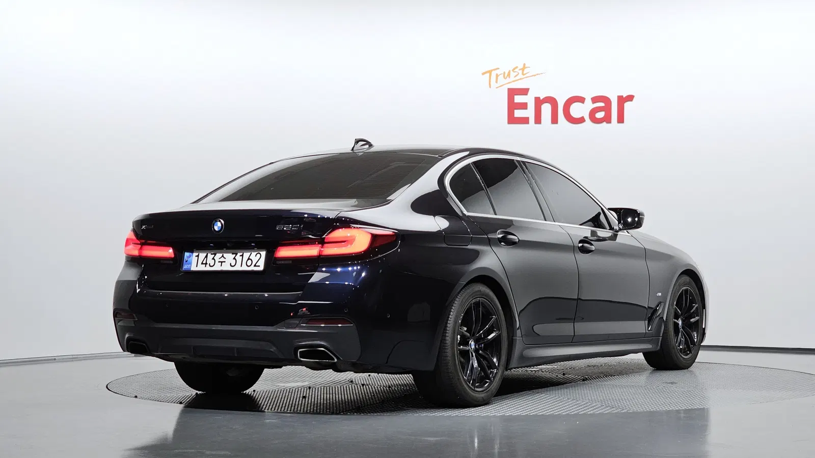 BMW Série 5 (G30) 520i M Sport 2021 — photo 1 sur 32